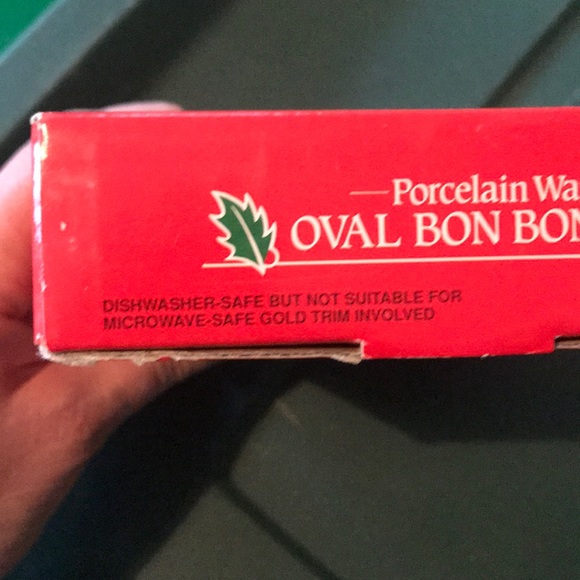 Holly Yuletide oval bon bon dish - Picture 4 of 5